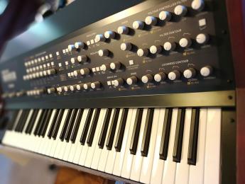 The River, sintetizador polifónico basado en Moog The Source