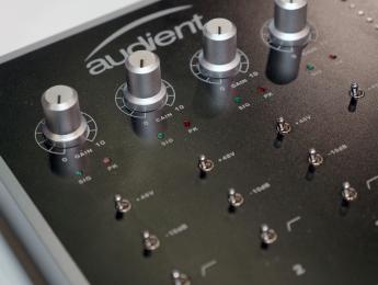 Un vistazo a la interfaz Audient iD44