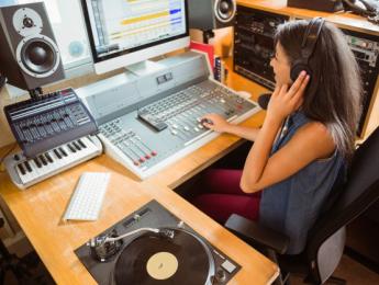 Mujeres productoras de música, la excepción al otro lado del estudio