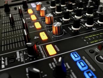 Review de Pioneer DJM-750MK2, un mixer DJ de club para tener en casa