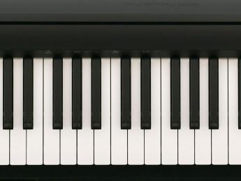 Roland FP-10, un piano portable en la lucha por el más barato todavía