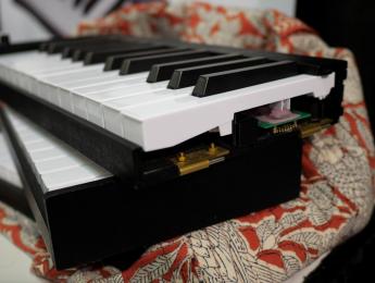 Piano de Voyage, un controlador desmontable de 96 teclas