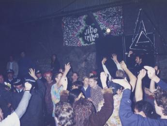 Guía de supervivencia para pinchar en una rave o fiesta ilegal