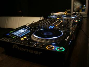 ¿Es cierto que Pioneer quiere dejar de fabricar equipamiento DJ? No realmente