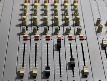 Retro Review de D&R Clubmix, el broadcast adaptado a la cabina DJ