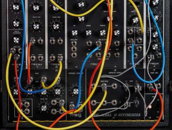 Moog Model 10, el primer sinte modular compacto, vuelve en edición limitada
