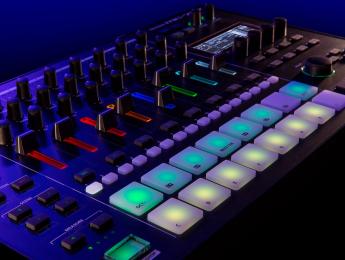 Roland MC-707 recibe sampling, más control MIDI y sensibilidad ajustable en pads