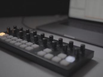 Torso T-1, un secuenciador algorítmico compacto con 16 pistas polifónicas