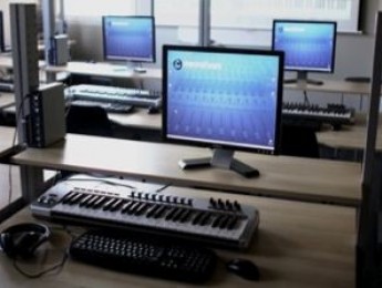 Microfusa ofrece 17.000 euros en becas