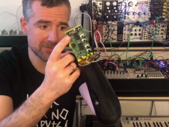 SynLimb, hackeo de un brazo robótico para controlar sintes modulares con el pensamiento