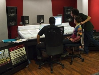 SAE impulsa el programa de becas "Tu Futuro Digital"