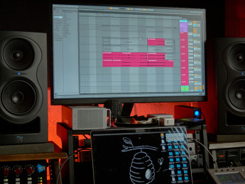 Kali Audio IN-5, nuevos monitores de estudio con diseño coaxial de tres vías