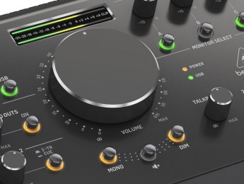 Behringer Studio XL, más conexiones para el centro de monitoreo e interfaz de previos Midas