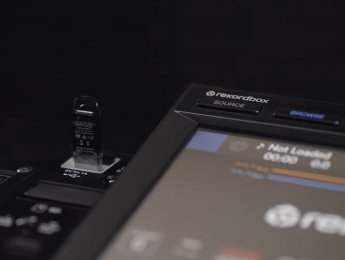 El nuevo firmware 2.0 del Pioneer CDJ-3000 permite reproducir música desde la nube