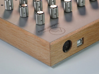 Midique KNTRL9, un controlador MIDI premium de acero y aluminio