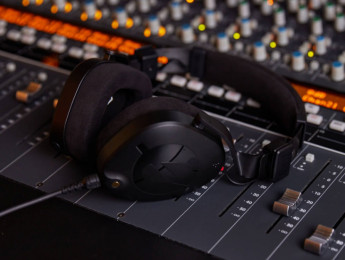 RODE NTH-100, primeros auriculares de la conocida marca de micrófonos