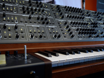¿A qué suena un sinte analógico de 25.000€? Probamos el imponente Schmidt