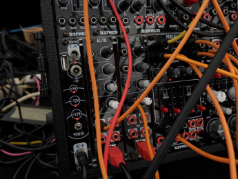 Befaco AC/DC, una interfaz de audio en Eurorack