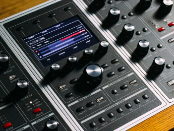 Moog One 1.5, una actualización de firmware que desbloquea funcionalidades CV del polifónico de Moog