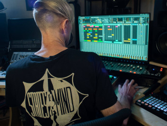 Richie Hawtin habla sobre su flujo de trabajo con Bitwig Studio y regala sus scripts de control