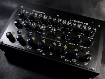 AtomoSynth Mochika X5, un sinte hibrido semimodular con secuenciador en sobremesa o Eurorack
