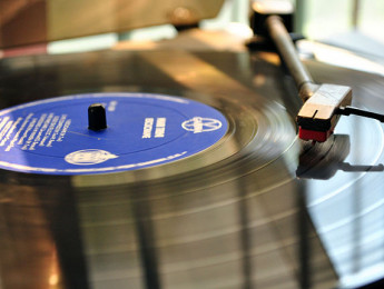 Ikea lanza una versión para DJ y amantes del vinilo de su famosa estantería  Kallax