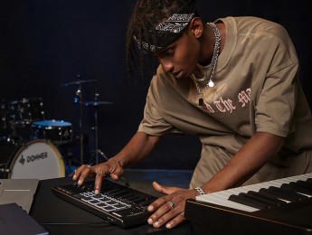 Donner DMK-25 Pro, un teclado compacto ultrafino y con mucho control