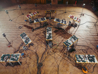 Spitfire Aperture Cassette Symphony, o cómo samplear una orquesta con 200 walkmans