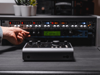 Audient iD24, una interfaz compacta con 10 canales de entrada y 14 de salida