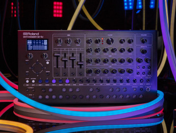 Roland SH-4d: 11 tipos de síntesis, 5 partes, 60 voces de polifonía y mucho control manual