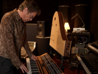 En el estudio de Jean-Michel Jarre con la revista Headliner