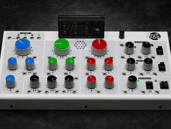 Erica Synths Bullfrog, un semimodular educativo creado junto a Richie Hawtin