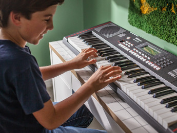 Roland E-X10, un completo teclado de acompañamiento de iniciación por 219 €