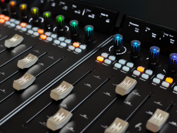 Asparion D700, sistema de control DAW modular de hasta 64 canales