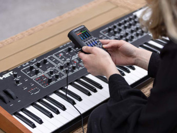 Zoom R4 MultiTrak, un grabador de 4 pistas a 32 bits en coma flotante muy portátil