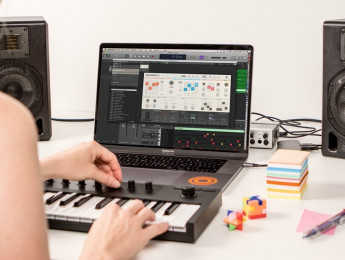 Consigue el sinte Super 8 de NI y dos meses de suscripción a Loopcloud por solo 2 €