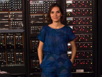 Entrevista a Colleen: «La música nace de nosotros y los instrumentos son solamente nuestras herramientas»