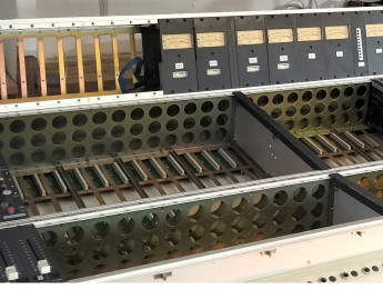 Grabando música y reparando cacharros en el mismo lugar: Conectados con Javier Muñoz