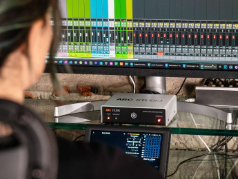 IK Multimedia ARC Studio, un sistema de corrección de salas basado en hardware
