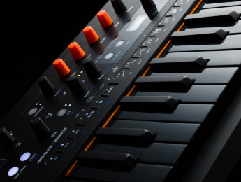 Arturia Minifreak Stellar se apunta al negro