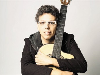 Pedro Guerra: "La industria discográfica tal y como la conocemos está a punto de desaparecer"