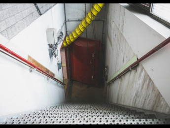 Subterra: un bunker antinuclear aloja 17 estudios en alquiler