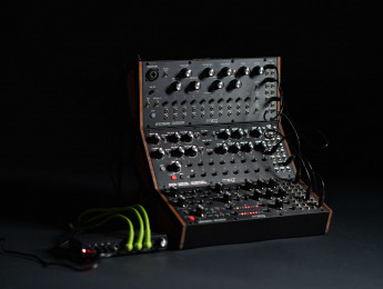 Moog Sound Studio Accessory Kit: solo los accesorios sin los sintes