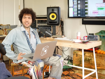 Benny Blanco confiesa que sus primeros éxitos van todos a 120 BPM porque no sabía que eso se podía cambiar