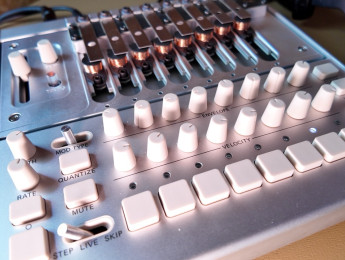 Korg presenta Phase8, su primer sintetizador acústico