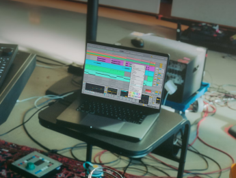 Ableton Live 12.2 ya disponible con Bounce to New Track y dispositivos nuevos