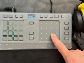 Review de AlphaTheta Chordcat: ¿una groovebox inteligente con más de 100.000 acordes por 279€?