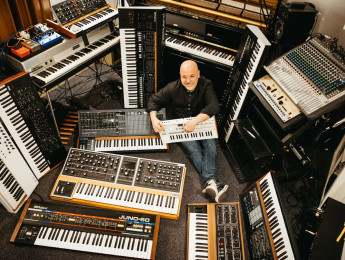 Tour por un paraíso de los sintetizadores: el estudio de Sergio de la Puente