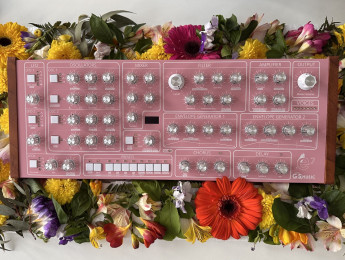 GS Music e7 Pink, un sinte polifónico para luchar contra el cáncer de mama