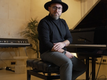 Vivir de componer para publicidad y librerías: Adrián Berenguer en Conectados